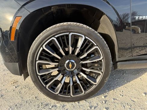Used 2025 Chevrolet Tahoe High Country image 14