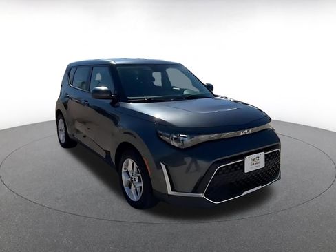 Used 2024 Kia Soul LX w/ Option Group 015 FWD image 3