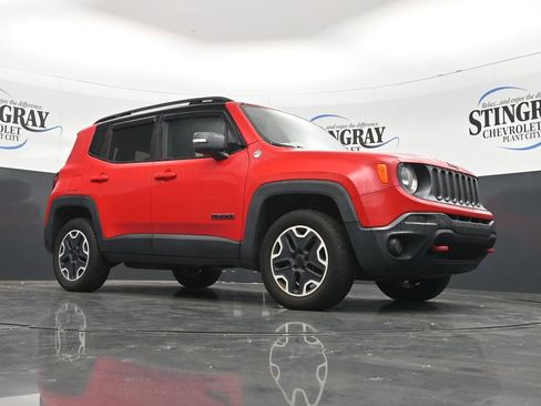 Used 2015 Jeep Renegade Trailhawk w/ Premium Leather Group AWD/4WD image 26