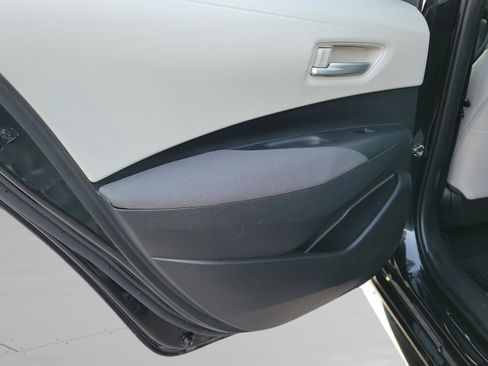 Used 2021 Toyota Corolla LE image 9