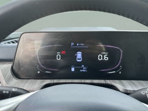 Used 2023 Kia Telluride EX w/ EX Captain's Chair Package FWD image 10