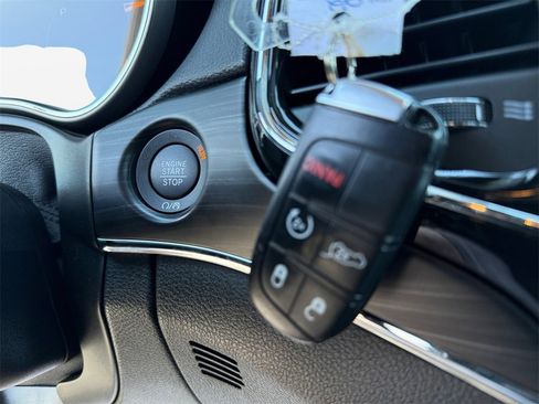 Certified 2022 Jeep Grand Cherokee Limited image 30