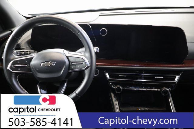 Used 2025 Chevrolet Traverse Z71 AWD/4WD image 14