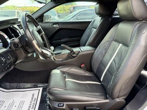Used 2010 Ford Mustang GT RWD image 10