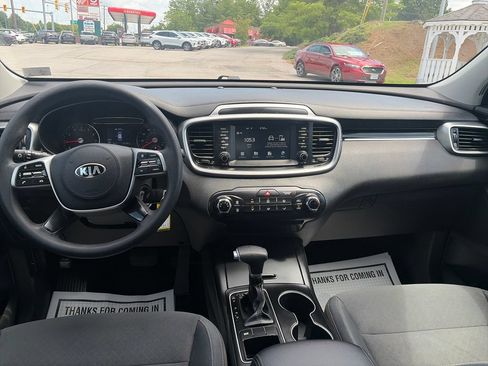 Used 2020 Kia Sorento L FWD image 13