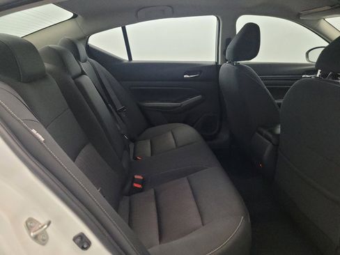 Used 2025 Nissan Altima 2.5 SV FWD image 19