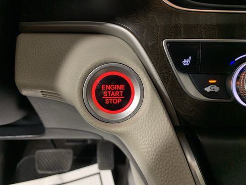 Used 2018 Honda Accord EX image 17