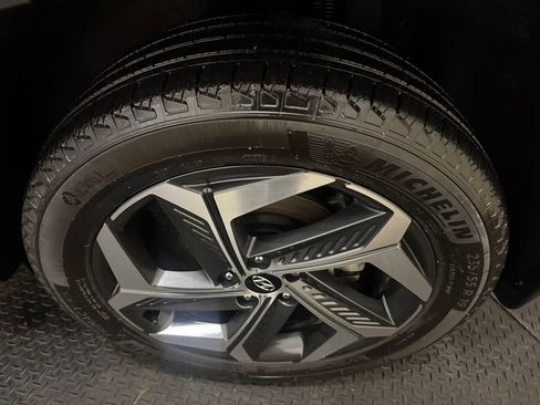 Used 2023 Hyundai Tucson Limited image 17