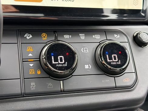 New 2026 Land Rover Defender 110 OCTA AWD/4WD image 18
