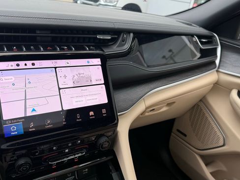 Used 2022 Jeep Grand Cherokee Limited 4xe w/ Luxury Tech Group II image 28