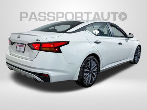 Used 2024 Nissan Altima 2.5 SV w/ SV Premium Package image 8