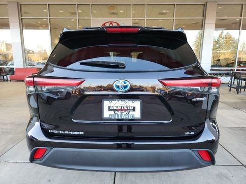 Certified 2021 Toyota Highlander XLE image 10