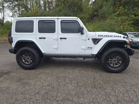 Used 2025 Jeep Wrangler Unlimited Rubicon 392 image 3
