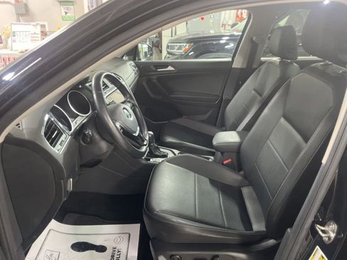 Used 2019 Volkswagen Tiguan SE w/ Panoramic Sunroof Package image 16