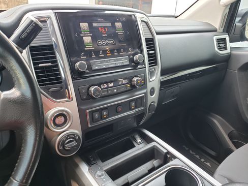 Used 2021 Nissan Titan SV w/ SV Convenience Package image 19