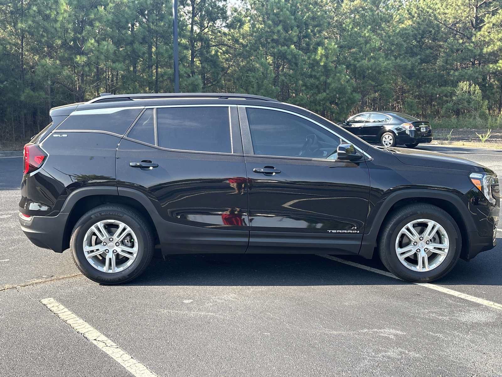 Used 2023 GMC Terrain SLE w/ Driver Convenience Package FWD image 26