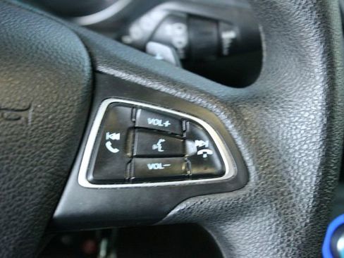 Used 2017 Ford Escape SE image 16