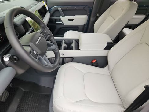 New 2026 Land Rover Defender 110 X-Dynamic SE image 9