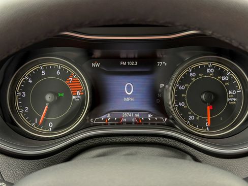 Used 2022 Jeep Cherokee Trailhawk AWD/4WD image 20
