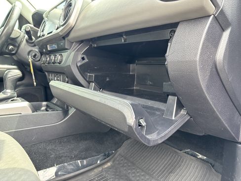 Used 2021 Toyota Tacoma SR5 w/ Technology Package AWD/4WD image 27