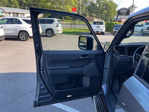 Used 2024 Lexus GX 550 w/ Cold Area Package AWD/4WD image 10