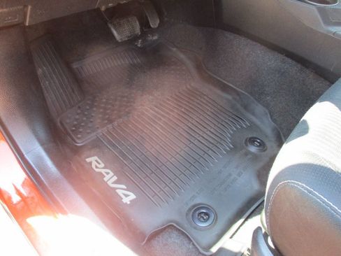 Used 2015 Toyota RAV4 XLE AWD/4WD image 22