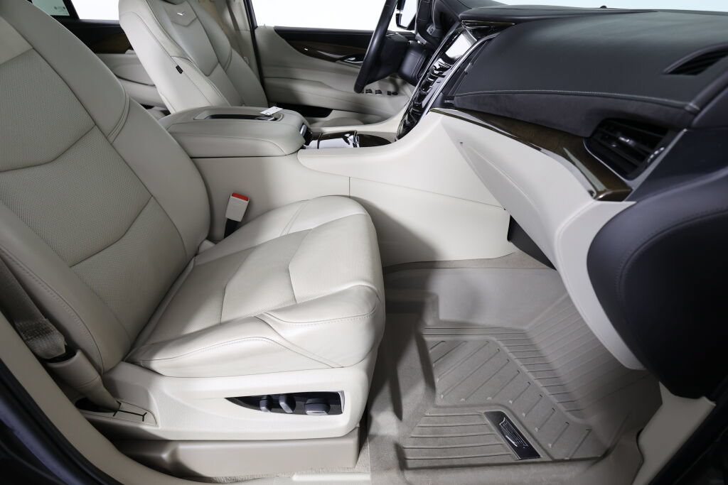 Used 2020 Cadillac Escalade Luxury AWD/4WD image 29