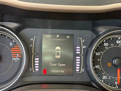 Used 2016 Jeep Cherokee Sport image 16