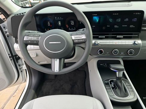 New 2026 Hyundai Kona SE image 9