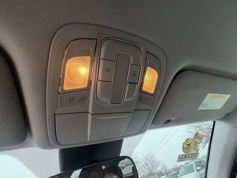 Used 2019 Hyundai Santa Fe SE image 17