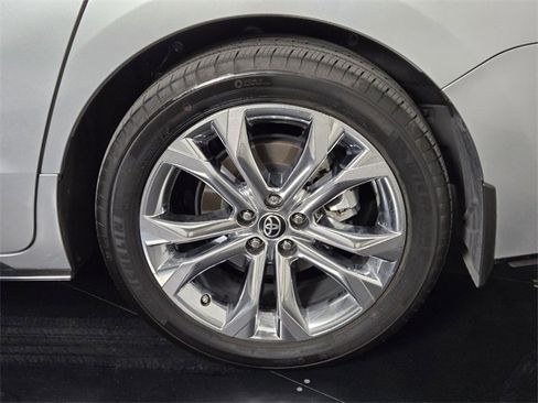 Used 2024 Toyota Sienna Platinum image 11