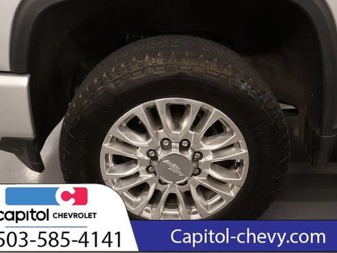 Used 2020 Chevrolet Silverado 2500 High Country w/ Technology Package AWD/4WD image 9