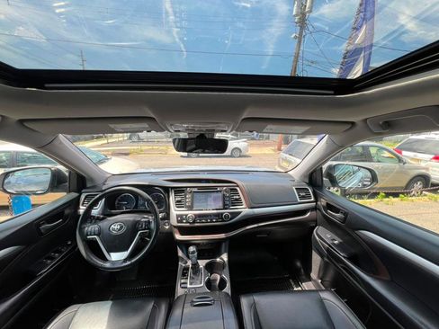 Used 2019 Toyota Highlander XLE AWD/4WD image 34