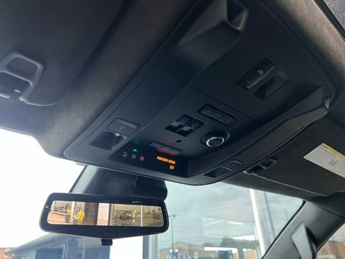 Used 2020 Cadillac Escalade Platinum image 46