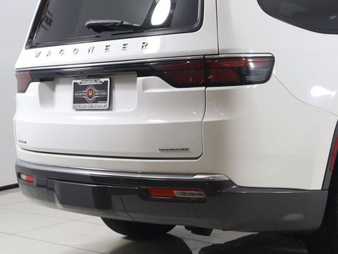 Used 2022 Jeep Wagoneer Series II AWD/4WD image 46