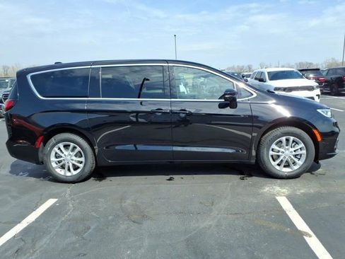 New 2026 Chrysler Pacifica Select image 21