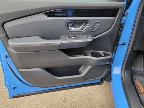 Certified 2025 Honda Pilot TrailSport image 19