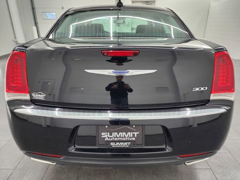Used 2019 Chrysler 300 Limited image 25