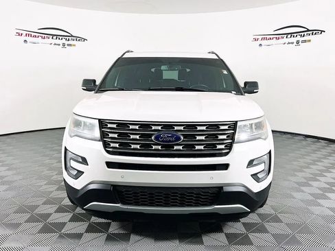 Used 2017 Ford Explorer XLT w/ Equipment Group 202A image 3