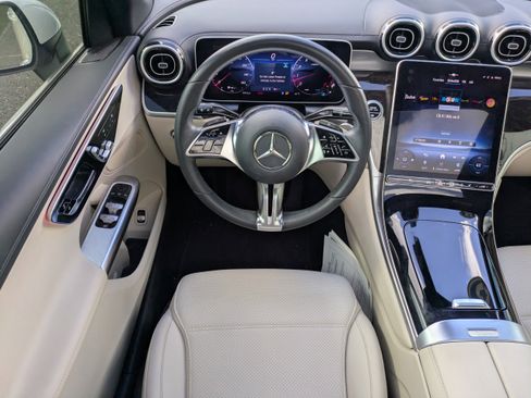 Certified 2025 Mercedes-Benz GLC 300 image 17