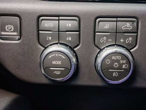 New 2026 GMC Sierra 1500 SLT AWD/4WD image 18