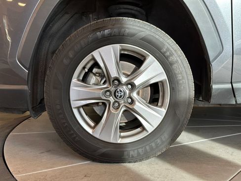 Used 2022 Toyota RAV4 XLE AWD/4WD image 25