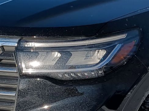 Used 2025 Ford Explorer Active image 18