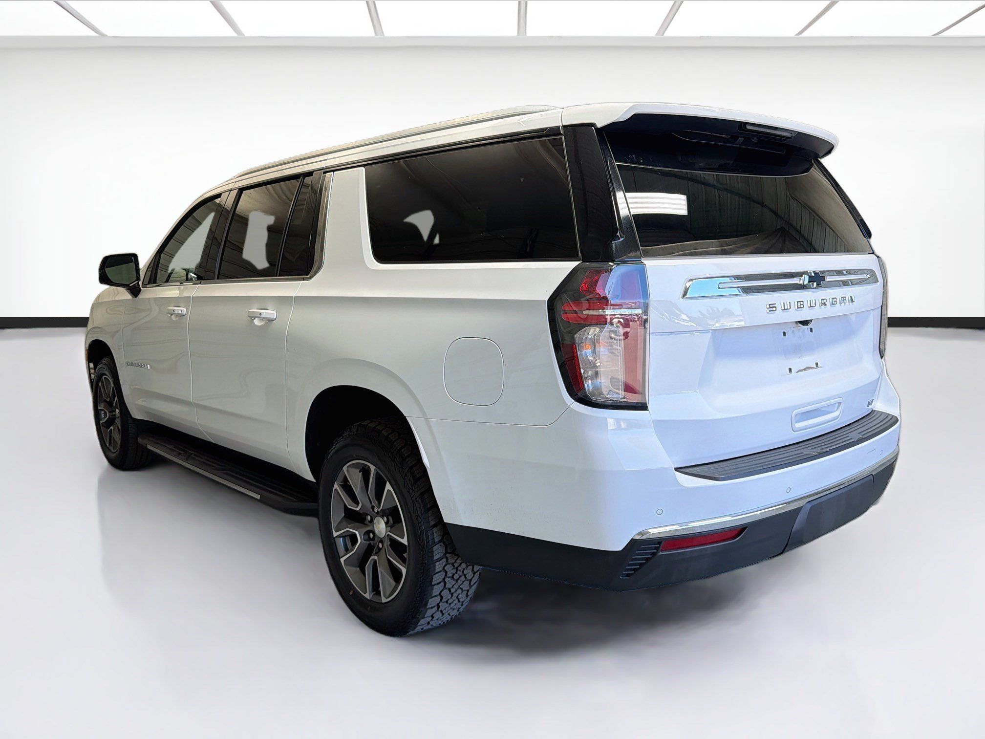 Used 2022 Chevrolet Suburban LT w/ Luxury Package RWD image 6
