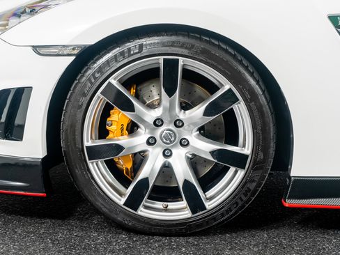 Used 2009 Nissan GT-R Premium image 21