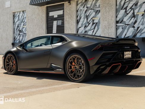 Used 2022 Lamborghini Huracan EVO RWD image 10