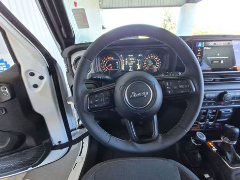 Used 2026 Jeep Wrangler Unlimited Sport AWD/4WD image 23