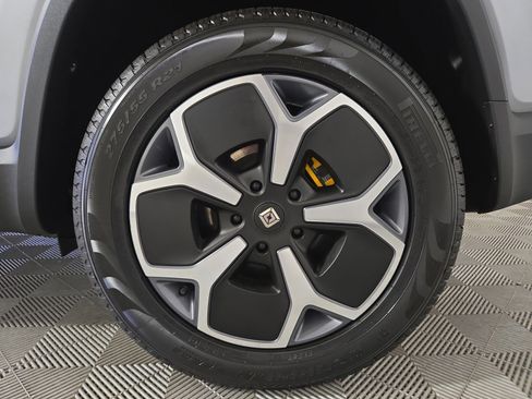 Used 2024 Rivian R1S Adventure AWD/4WD image 10