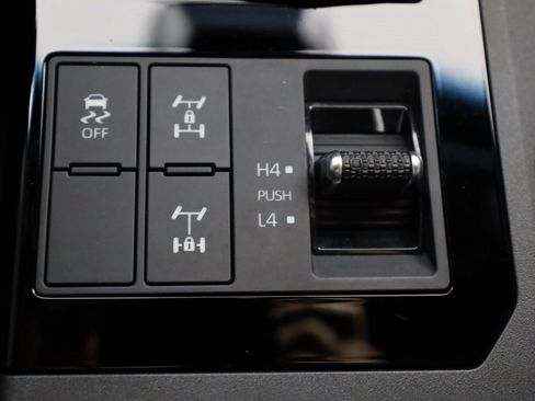 Used 2025 Toyota Land Cruiser image 34