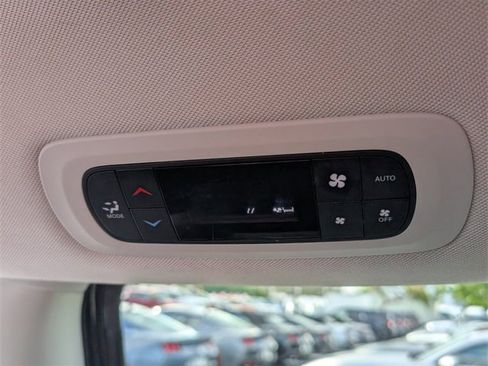 Used 2019 Chrysler Pacifica Touring Plus image 9